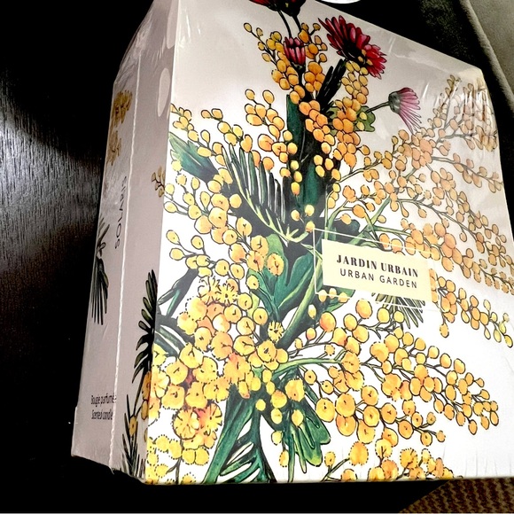 Anthropologie Les Citadines Urban Garden Eden
Boxed Candle Brand New/ Sealed Box - Picture 4 of 15